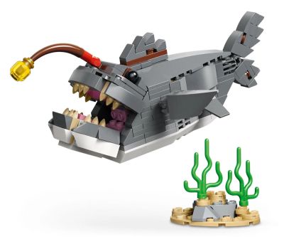 Конструктор Свирепа акула със сандък със съкровище LEGO Creator 31381