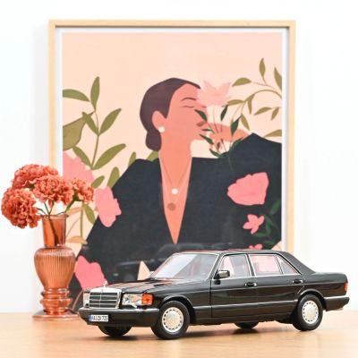 Колекционерска метална кола Mercedes Benz 560 SEL 1:18 NOREV 183788