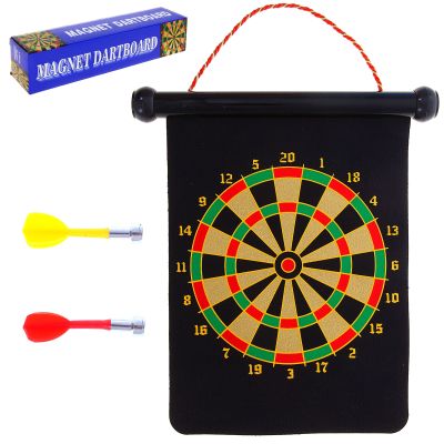 Детски Магнитен дартс Изработени от безвредни материали и оцветители. Магнитен дартс в тубус  Комплектът включва 6 стрелички с различни цветове.  Подходящ за безопасна игра на възрастни и деца над 3 години.  Лесен за монтиране в къщи. Размери 50 х 40 см Р