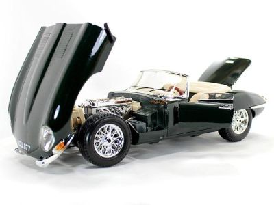 Метална кола Jaguar E Cabriolet 1961 Bburago 1:18
