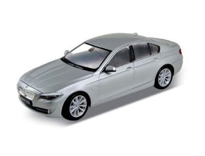 Металeн автомобил с отварящи се врати BMW 535i -1:34 Welly 