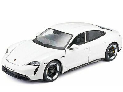 Метална кола Porsche Taycan Turbo S Bburago 1:24  