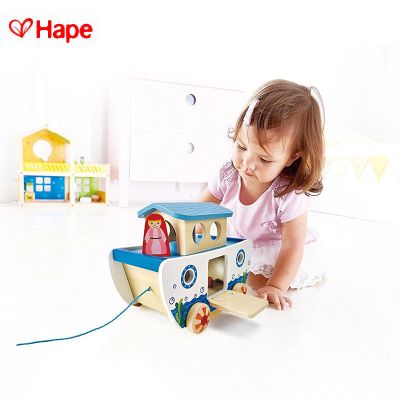 Детска дървена играчка за дърпане Кораба на Ной Hape - H8049