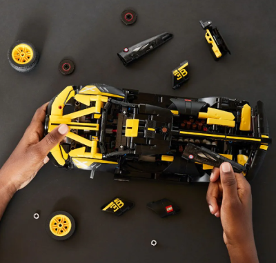 Конструктор LEGO Technic 42151 - Болид Bugatti