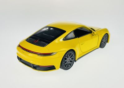 Метална кола PORSCHE 911 CARRERA 4S Welly 1/24  
