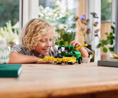 Конструктор LEGO Technic 42168 John Deere 9700 Forage Harvester