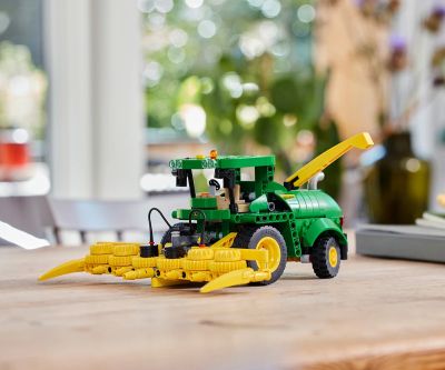 Конструктор LEGO Technic 42168 John Deere 9700 Forage Harvester