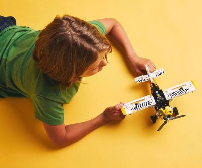 Конструктор Самолет с витло LEGO Technic 42198 